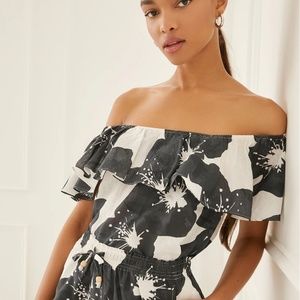 Something Navy Size Small Black and White Floral Top